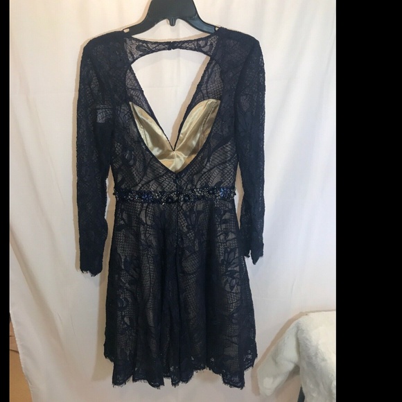 NEW‎ $498 Mac Duggal Open Back Lace A-Line Dress Navy/Nude [SZ 4 ] - Picture 5 of 9